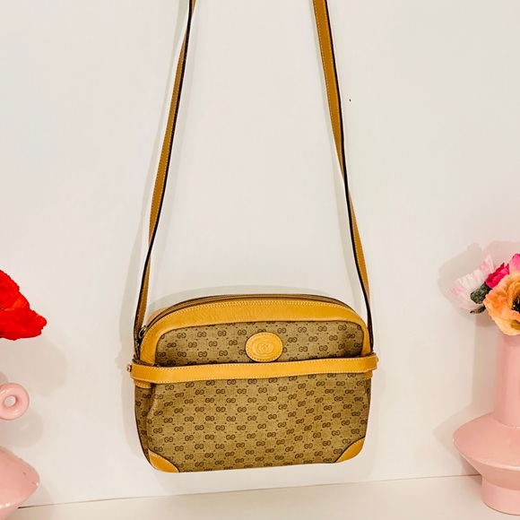 Gucci shoulder bag with iconic gg logo - Picture 3 of 16